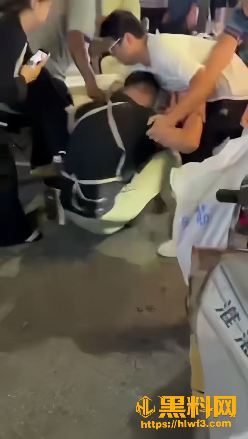 03高阳夜市冲突断指现场1 3wm