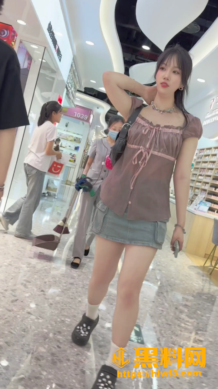 KFC街拍抄底 2