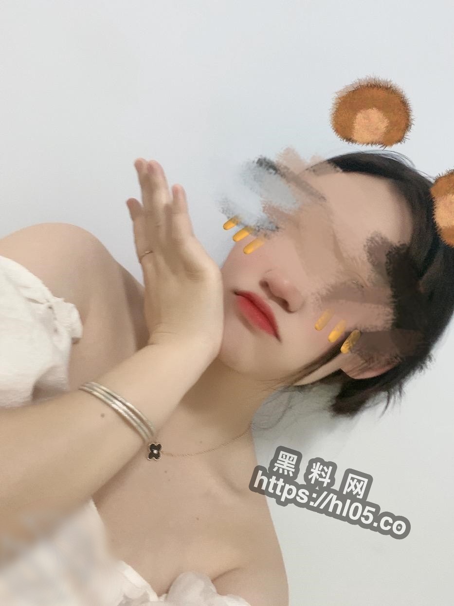 933X1244